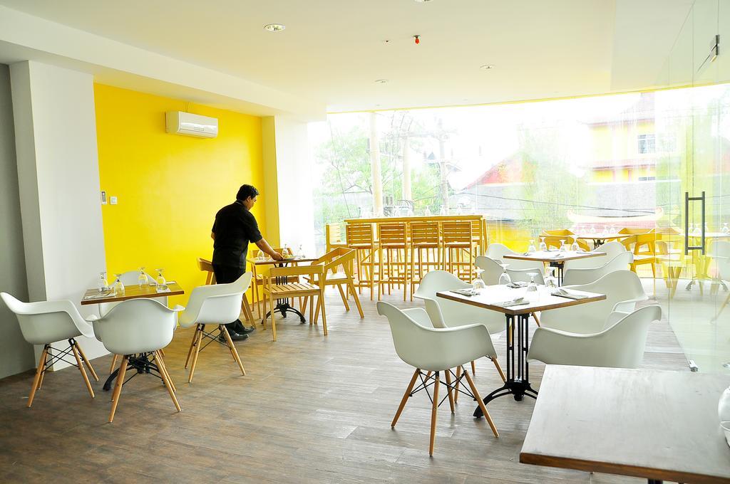 Summer Bed & Breakfast Banjarmasin  Buitenkant foto
