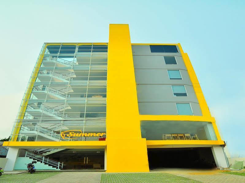 Summer Bed & Breakfast Banjarmasin  Buitenkant foto